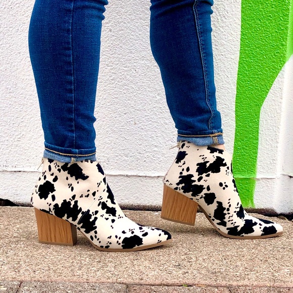 SALE! Black Cow Print Western Ankle Boots - Picture 10 of 12